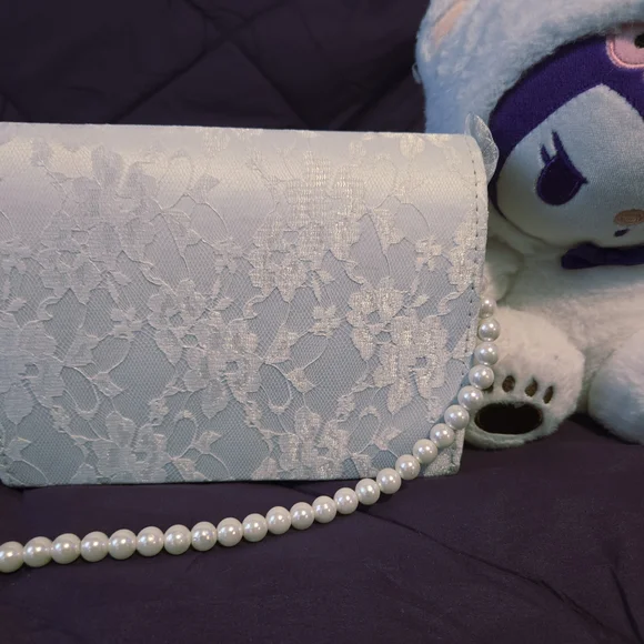 Elegant White Lace Women's Bag - Picture 3 of 3